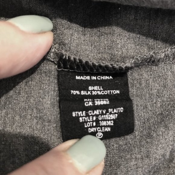 Theory - Incisive Silk-Cotton Clay Plaito V-Neck Tee - Picture 5 of 8